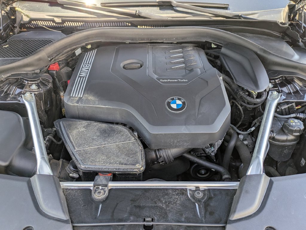 Used 2023 BMW 530i w/ Premium Package RWD image 9