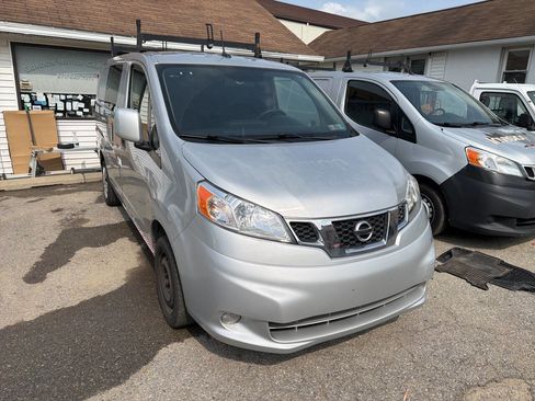 Used 2019 Nissan NV200 SV w/ Navigation Package FWD image 2