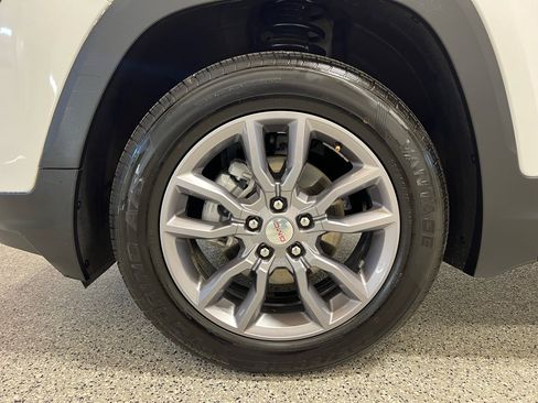 Used 2024 GMC Terrain SLT image 9