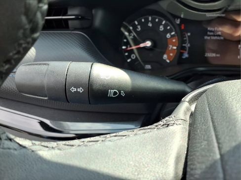 Used 2025 Jeep Compass Latitude w/ Convenience Group AWD/4WD image 15