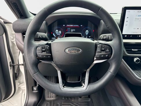Used 2025 Ford Explorer Platinum RWD image 28