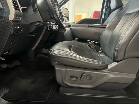 Used 2022 Ford F350 Lariat w/ Chrome Package image 13