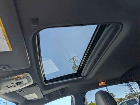 Used 2024 Toyota Sienna XSE image 17