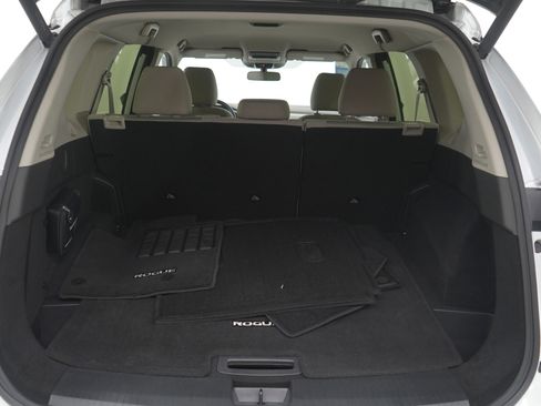 Used 2024 Nissan Rogue SV image 9