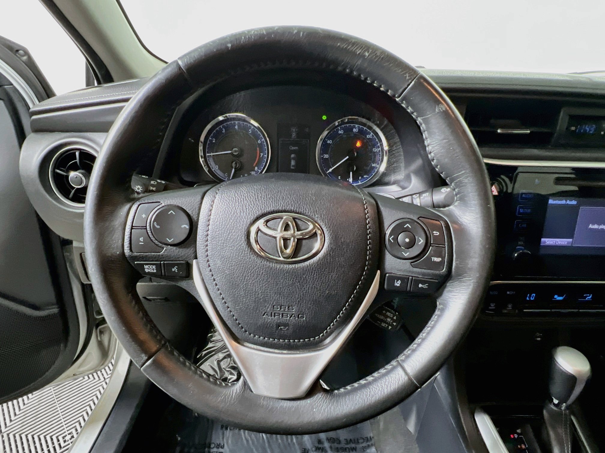 Used 2017 Toyota Corolla SE FWD image 18