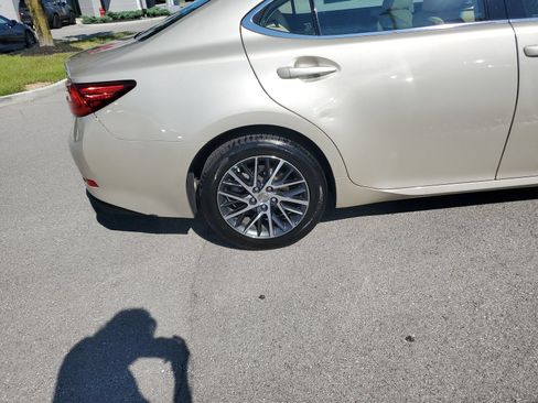 Used 2017 Lexus ES 350 w/ Premium Package FWD image 5