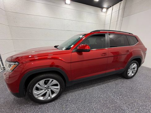 Used 2023 Volkswagen Atlas SE w/ Panoramic Sunroof Package FWD image 2