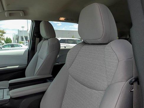 Certified 2025 Toyota Sienna LE FWD image 32