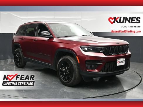 Used 2025 Jeep Grand Cherokee Altitude AWD/4WD image 1