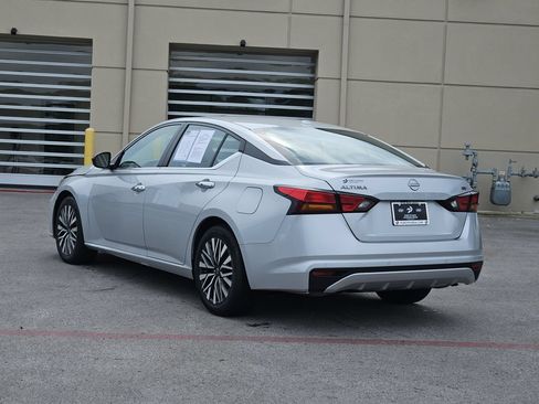 Used 2024 Nissan Altima 2.5 SV FWD image 3