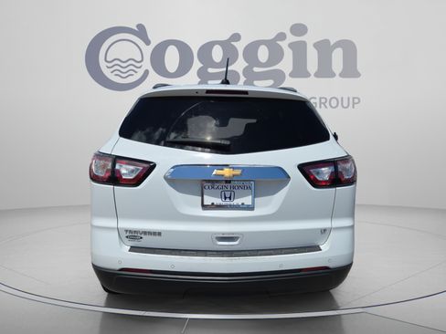 Used 2017 Chevrolet Traverse LT FWD image 4