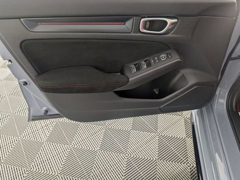 Used 2025 Honda Civic Type R image 9