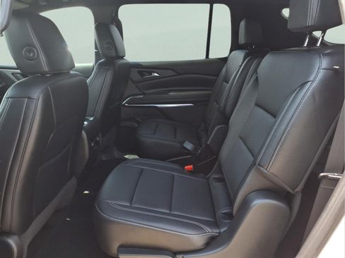 Used 2026 Chevrolet Traverse LT FWD image 13