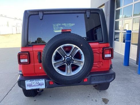 Used 2020 Jeep Wrangler Unlimited Sahara AWD/4WD image 13