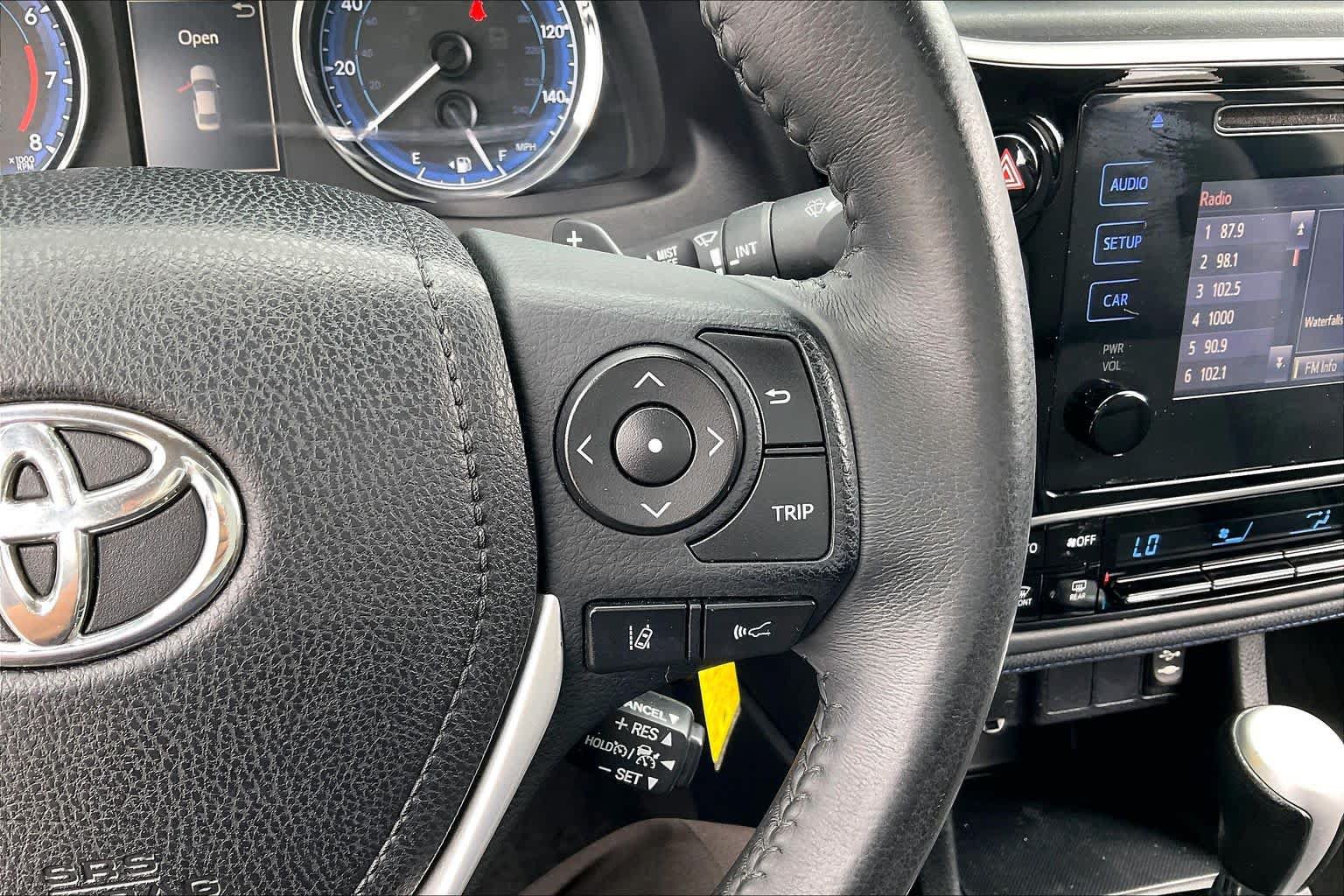 Used 2017 Toyota Corolla SE w/ Carpet Mat Package (TMS) FWD image 23