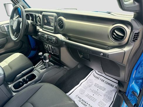 Used 2023 Jeep Wrangler Unlimited w/ Cold Weather Group AWD/4WD image 34
