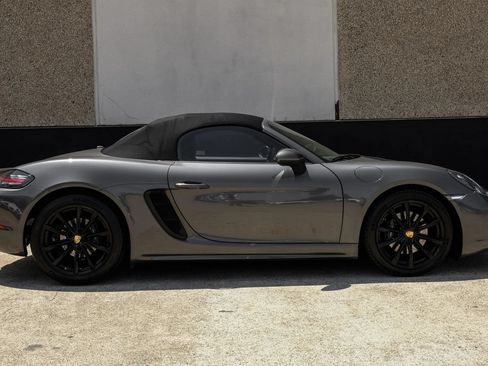 Used 2019 Porsche 718 Boxster RWD image 6