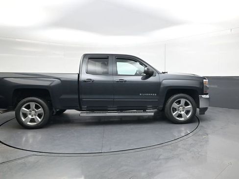 Used 2018 Chevrolet Silverado 1500 LT w/ All Star Edition image 3