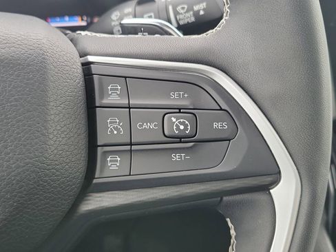 Used 2023 Jeep Grand Cherokee Laredo image 19