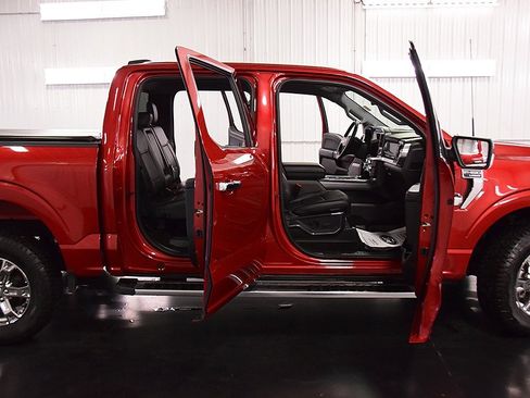 Used 2022 Ford F150 Lariat image 34