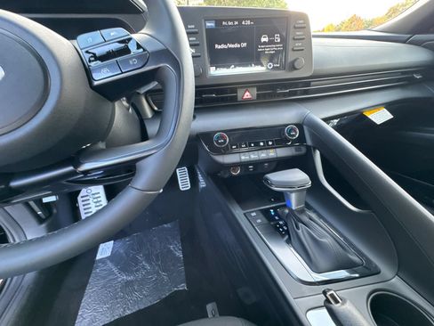 Certified 2026 Hyundai Elantra Sport FWD image 29