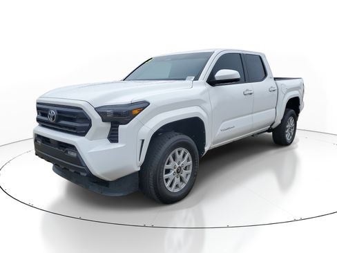 Used 2025 Toyota Tacoma SR5 image 3