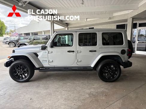 Used 2023 Jeep Wrangler Unlimited Sahara w/ Cold Weather Group AWD/4WD image 7