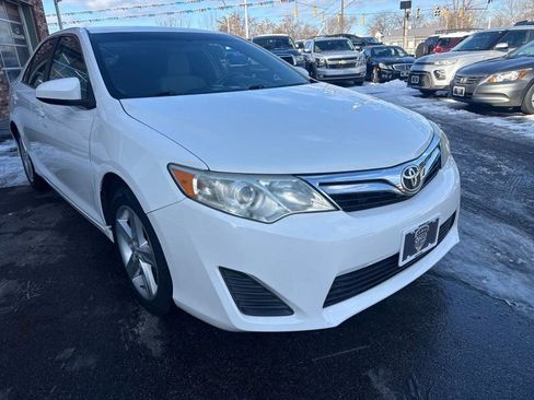 Used 2012 Toyota Camry LE image 3