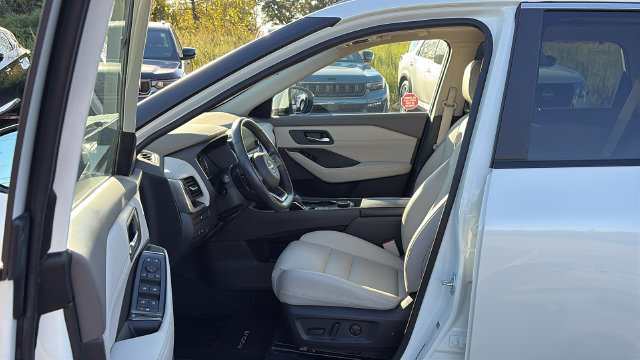 Certified 2023 Nissan Rogue SV w/ SV Premium B Package AWD/4WD image 10