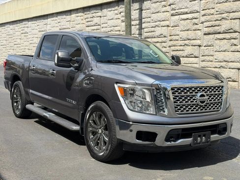 Used 2017 Nissan Titan SV RWD image 4
