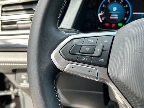 Certified 2025 Volkswagen Atlas Cross Sport SE image 14