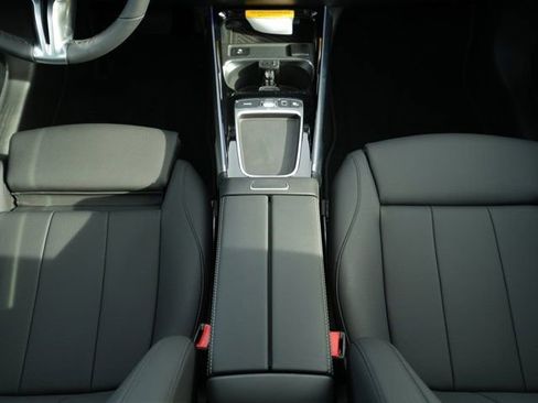 Used 2026 Mercedes-Benz GLB 250 4MATIC image 29