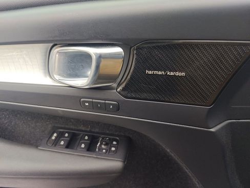 Used 2019 Volvo XC40 T5 Momentum image 8