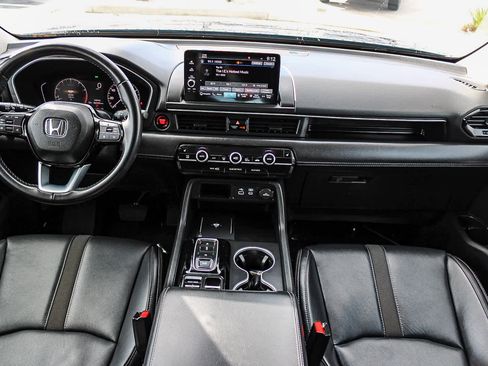 Certified 2025 Honda Pilot Touring image 11