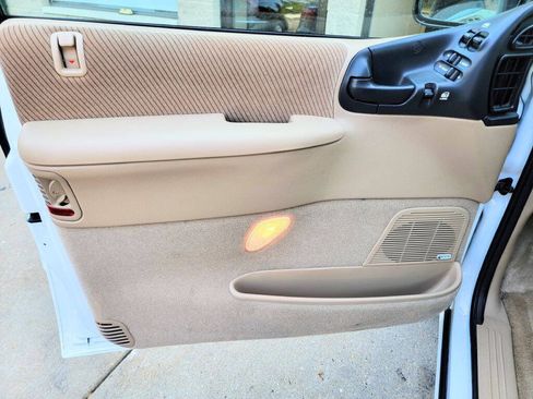 Used 1996 Dodge Grand Caravan LE FWD image 11
