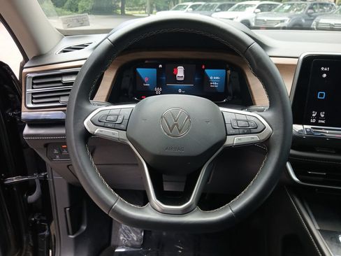 Used 2024 Volkswagen Atlas SE w/ Panoramic Sunroof Package AWD/4WD image 30