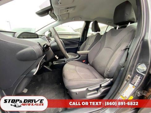 Used 2017 Toyota Prius Two image 17
