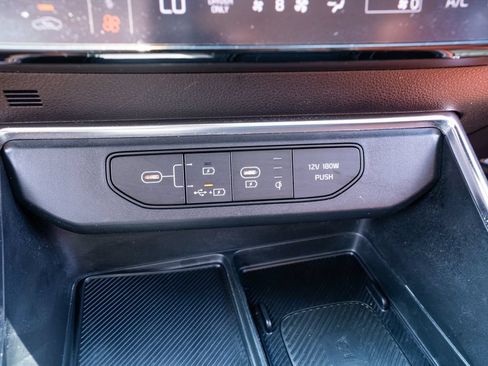 Used 2025 Kia Carnival SX Prestige FWD image 41