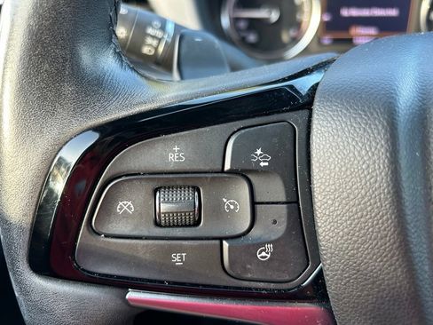 Used 2023 Buick Enclave Essence w/ Experience Buick Package FWD image 21