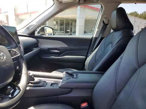 Used 2024 Toyota Grand Highlander XLE image 18