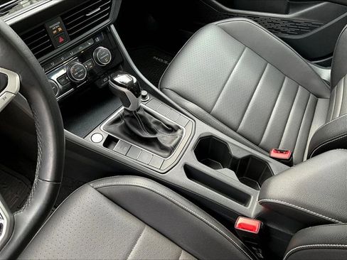 Used 2024 Volkswagen Jetta SE FWD image 15