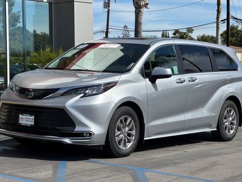 Certified 2023 Toyota Sienna XLE image 10