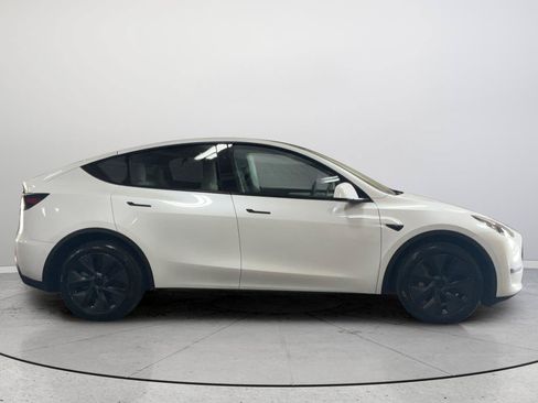 Used 2024 Tesla Model Y Long Range RWD image 5