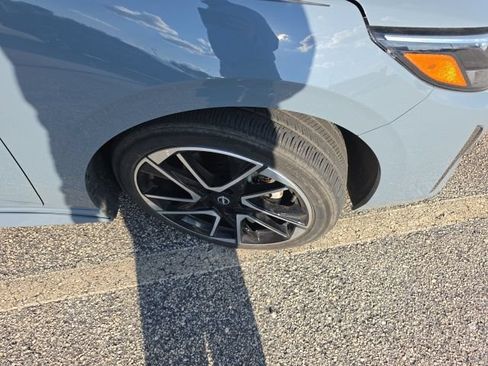 Used 2024 Nissan Sentra SR w/ SR Premium Package FWD image 5