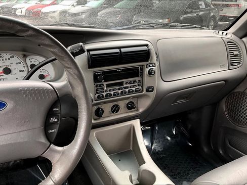 Used 2002 Ford Explorer Sport Trac 2WD image 6