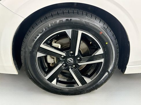 Used 2024 Nissan Sentra SV FWD image 11