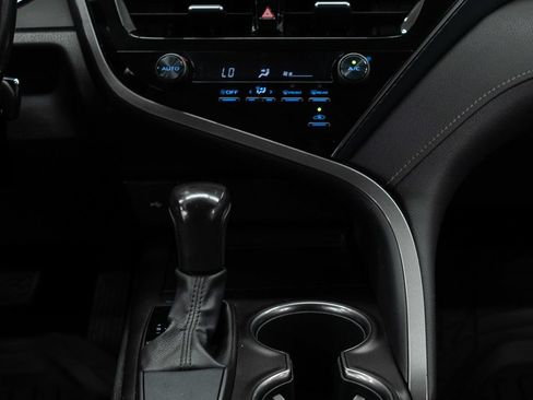 Used 2021 Toyota Camry SE FWD image 18
