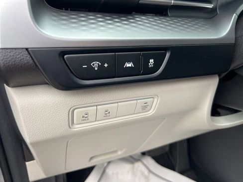 Used 2022 Kia Carnival LX image 9