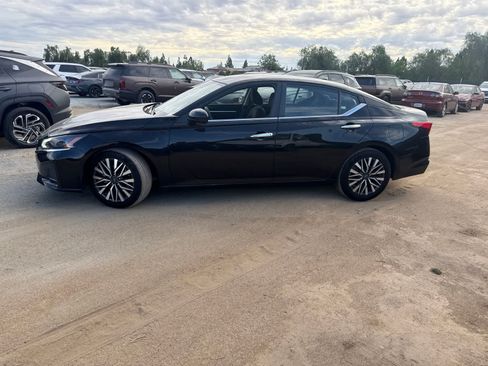 Used 2023 Nissan Altima 2.5 SV FWD image 8