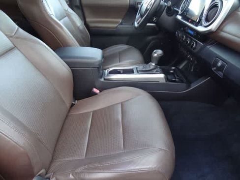 Used 2016 Toyota Tacoma Limited AWD/4WD image 16